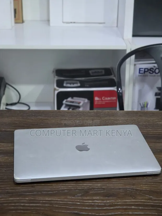 Apple MacBook Pro 2020 M1 8GB RAM 256GB SSD - 1