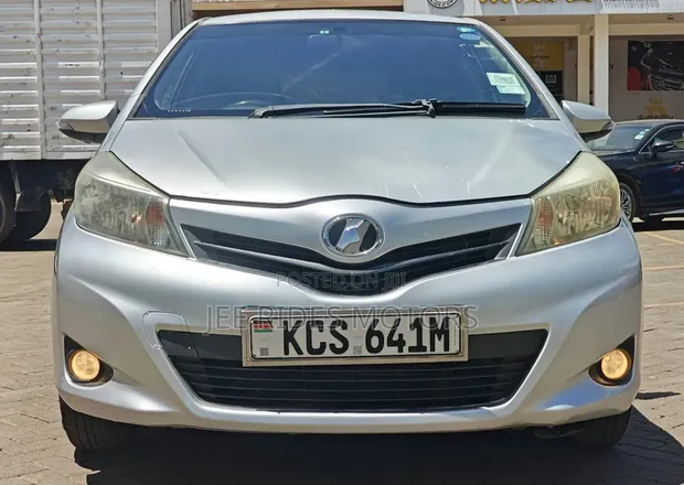 Toyota Vitz 2012 Ivory - 1