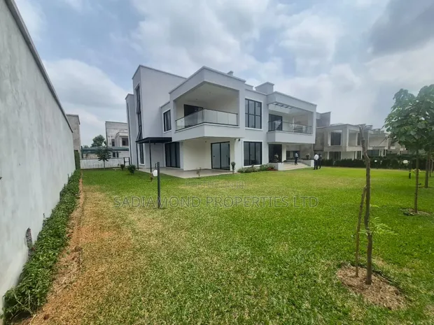 5 Bedroom House with DSQ in Runda for Sale - 1