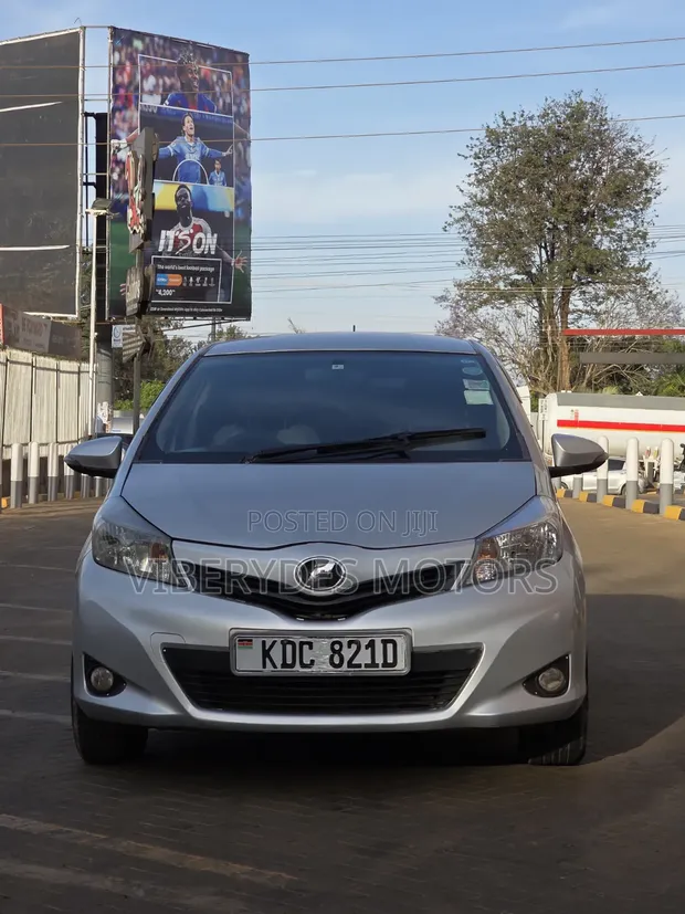 Toyota Vitz 2013 Burgundy - 1