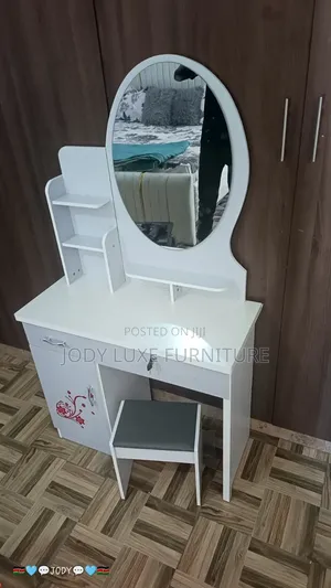 Jedwali la Kupamba Jipya na Kioo, Droo, Rafu na Kiti