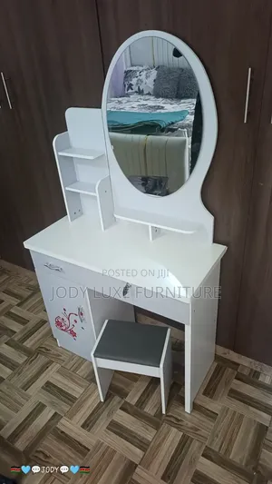 Jedwali la Kupamba Jipya na Kioo, Droo, Rafu na Kiti