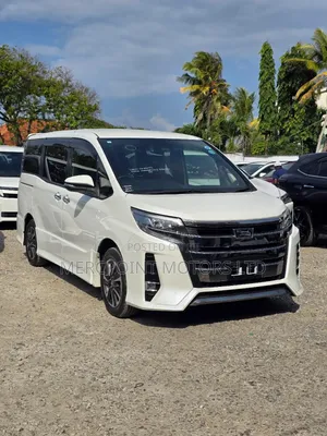Toyota Noah 2020 Hybrid Nyeupe