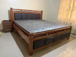 Kitanda cha Ukubwa wa King cha Mahogany na Godoro