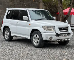 Mitsubishi Pajero IO 2000 Nyeupe