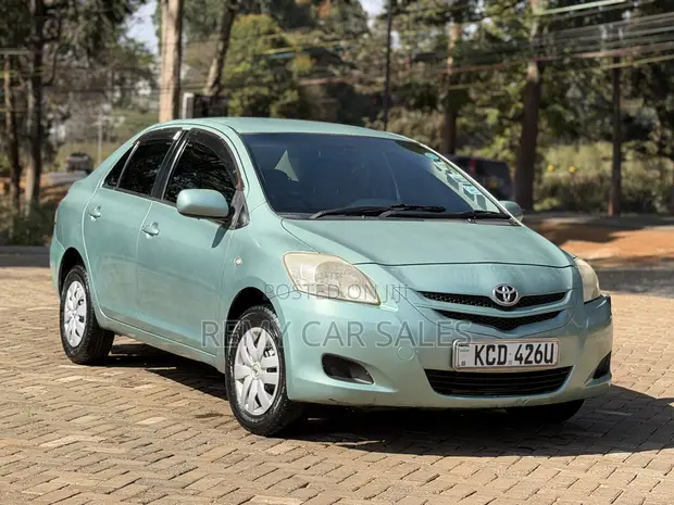 Toyota Belta 2008 Green - 1