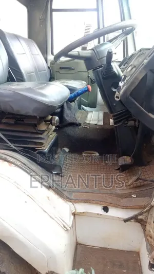 Lori la Ashok Leyland 9016 Rigid