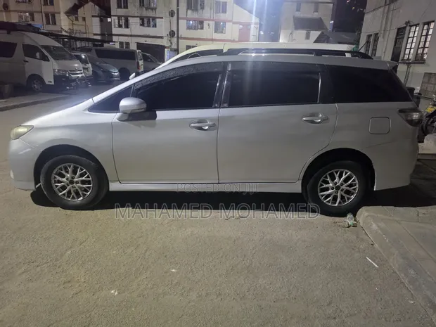 Toyota Wish 2012 Silver - 1