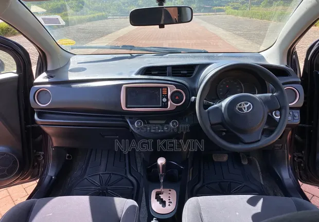 Toyota Vitz 2013 Burgundy - 1