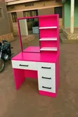 Jedwali la Kisasa la Vipodozi na Make-up - 1