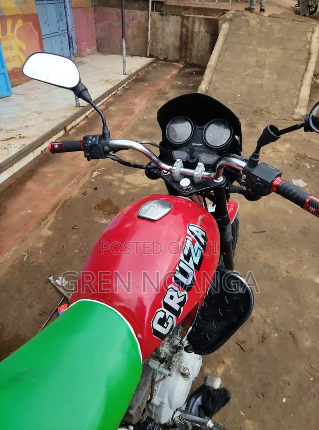 Bajaj Boxer 150 UG 2021 Red - 1