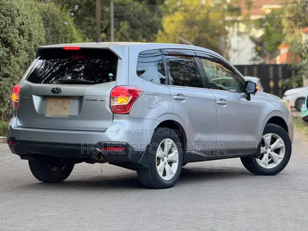 Subaru Forester 2013 Nyeupe - 1