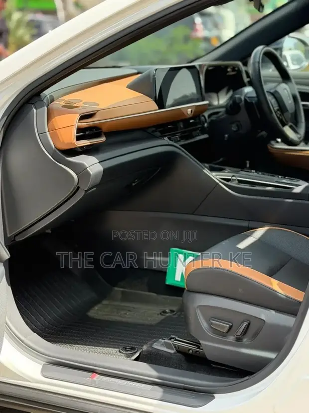 Toyota Crown 2023 Hybrid Turbo - 1