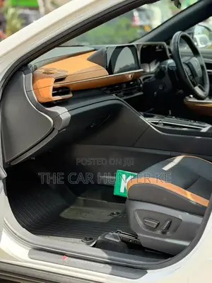 Toyota Crown 2023 Hybrid Turbo