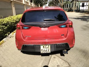 Toyota Auris 2013 Red