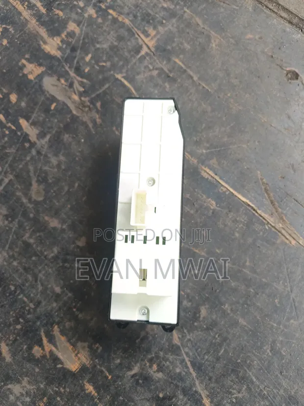 Toyota Caldina Main Door Switch (102/100) - 1