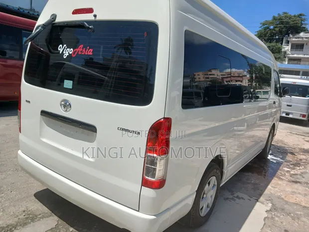 Toyota HiAce 2020 - 18 Seater Bus - 1