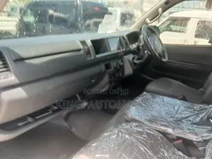 Toyota HiAce 2020 - Basi la Abiria 18