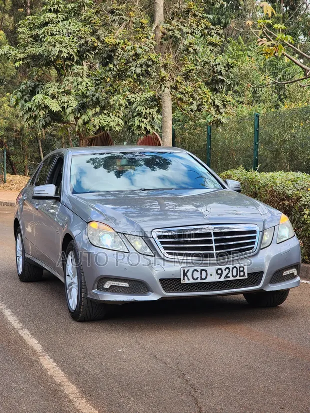 Mercedes-Benz E200 2009 Nyeusi - 1