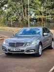 Mercedes-Benz E200 2009 Nyeusi - 2