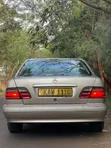 Mercedes-Benz E220 1999 Dhahabu - 3
