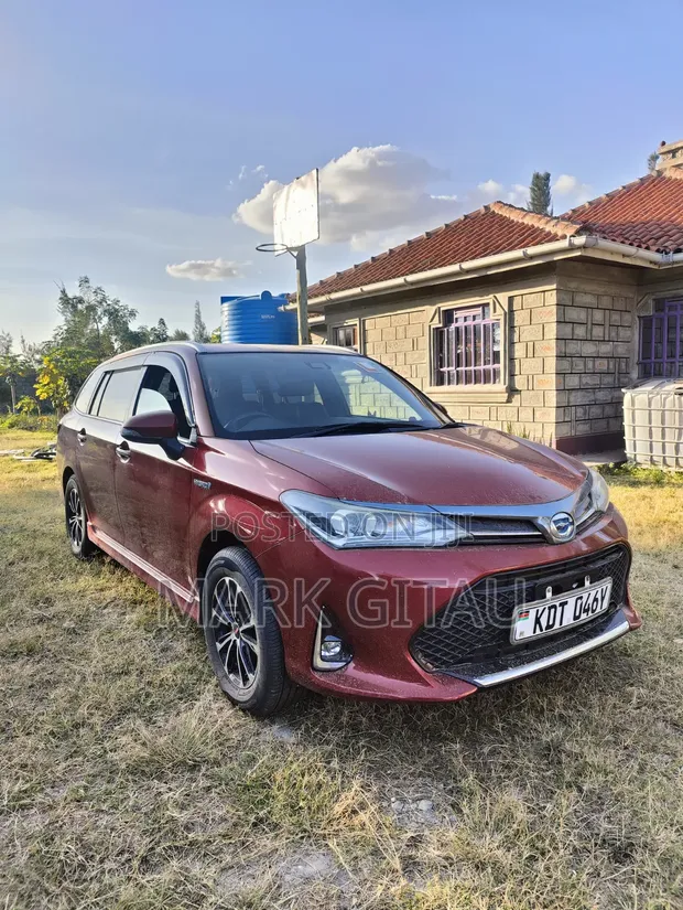 Toyota Corolla Fielder 1.5 Hybrid FWD 2018 Burgundy - 1
