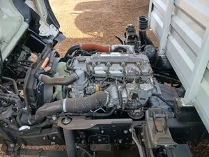Isuzu NMR 2021 Lori la Box - Nyeupe