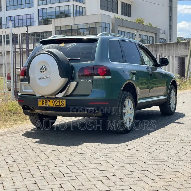 Volkswagen Touareg 2008 Green - 1