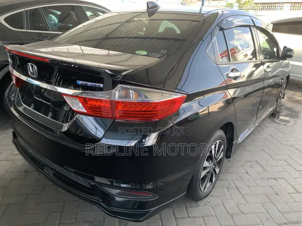 Honda Grace 1.5 Hybrid FWD 2019 Black - 1
