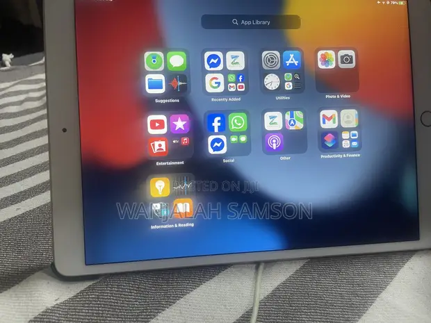 Apple iPad Air (2019) 64GB Gray - 1
