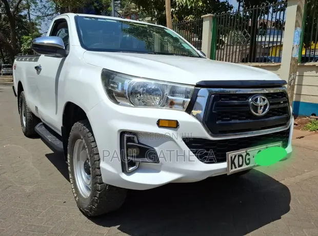 Toyota Hilux Revo 2017 White - 1