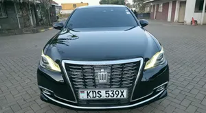 Toyota Crown Royal 2016 Black