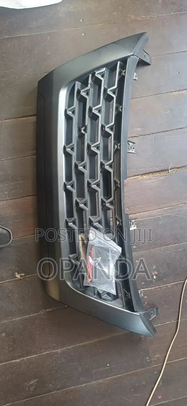 Grille ya Toyota Fortuner 2015 Toleo la TRD - 1
