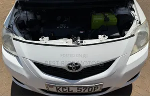 Toyota Belta 2010 Nyeupe