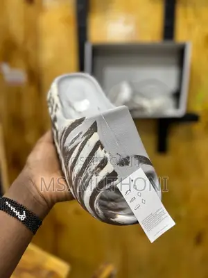 Adidas Yeezy Slides MX Moon Grey