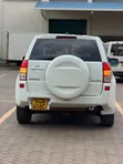 Suzuki Escudo 2010 White - 3