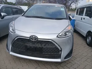 Toyota Sienta 2019 Silver