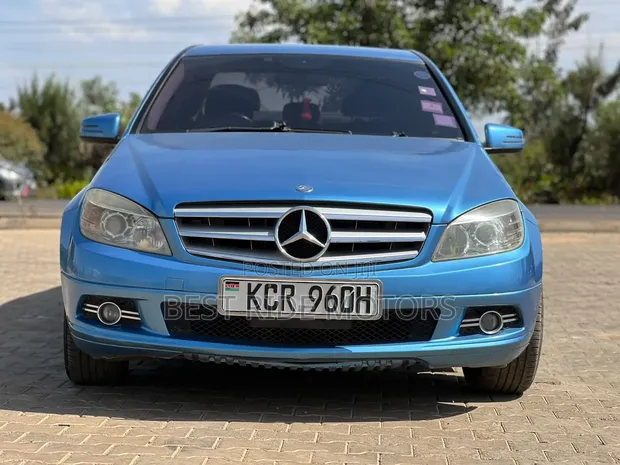 Mercedes-Benz C250 2010 Blue - 1