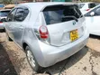Toyota Aqua 2014 Nyeupe - 4