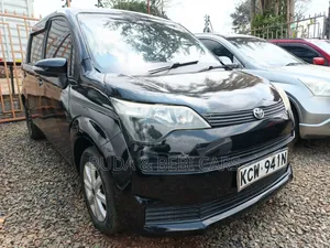 Toyota Spade 2012 Nyeusi