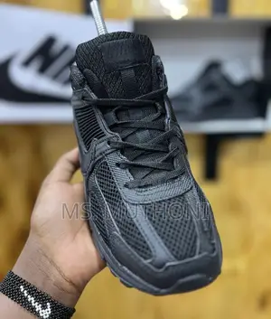 Nike Vomero 5 "Triple Black" / "White Silver" - Saizi 38-45