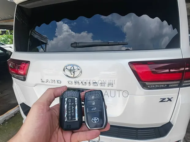 Land Cruiser V8 Key Fob - 1