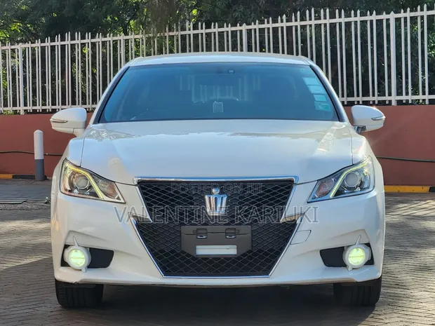 Toyota Crown Athlete 2015 - 1