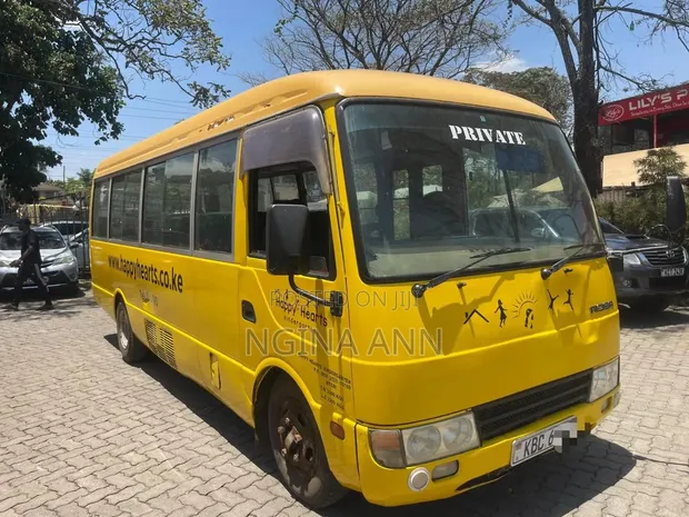 Mitsubishi Fuso Rosa Bus 2004 - Njano - 1