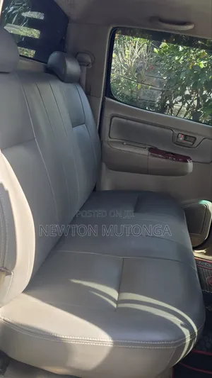 Toyota Hilux 2.5 D-4D SRX 2010 Gray