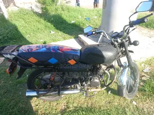 Bajaj Boxer 100 2024 Nyekundu