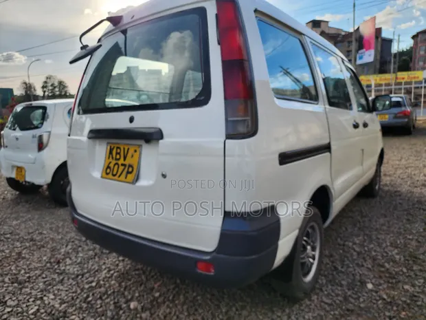 Toyota TownAce 2006 White - 1