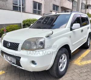 Nissan X-Trail 2005 Nyeupe
