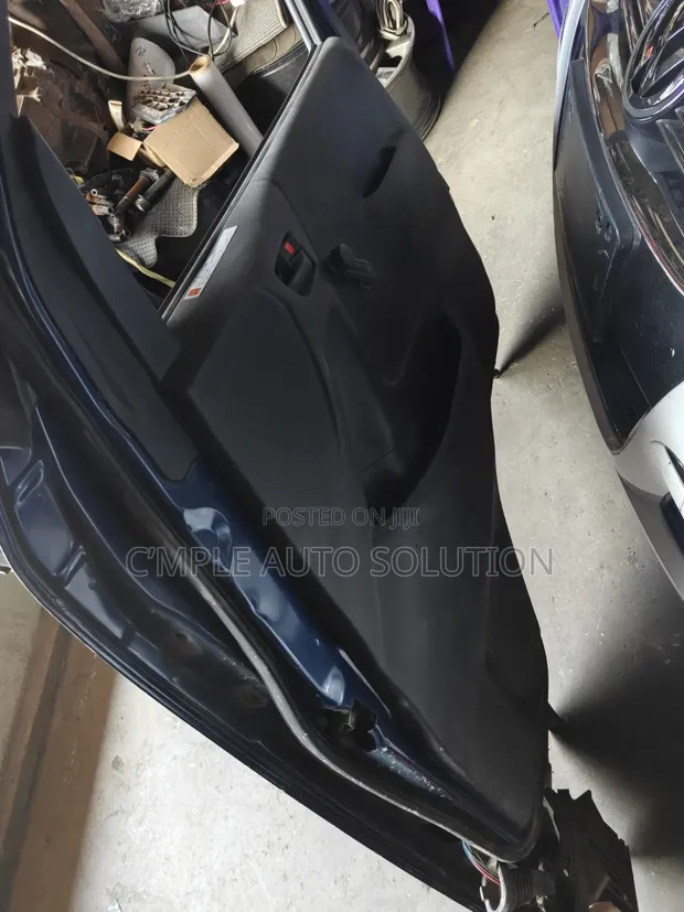 Toyota Hiace 7L Front Right Door - Used - 1