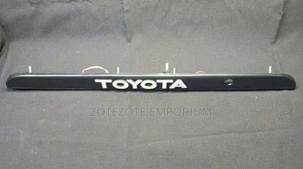 Toyota Hiace 5L Boot Handle - 1